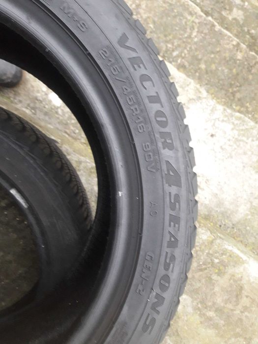 Całoroczne Goodyear 215/45 R16 6.5mm
