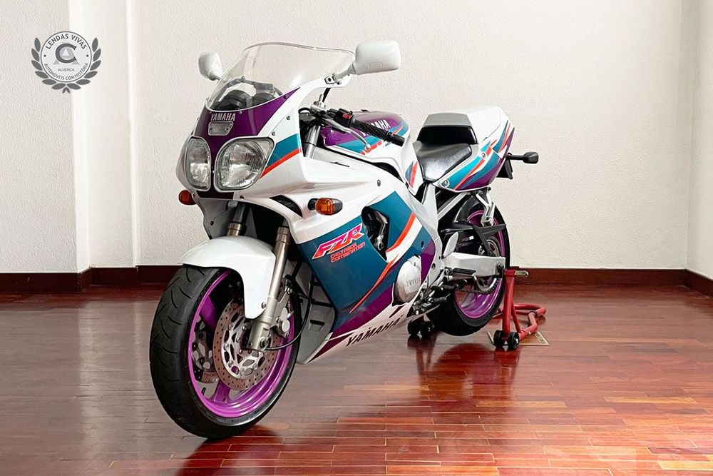 Yamaha FZR  600