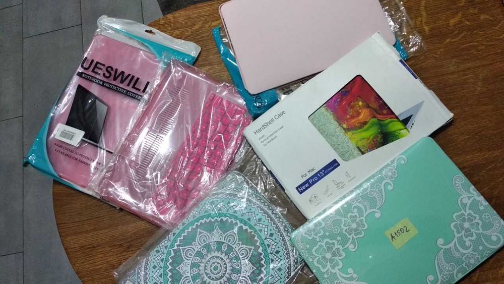 Пластиковый кейс для MacBook и чехол на IPad Pro Case