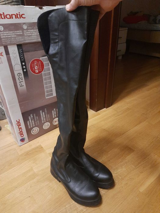 Стильные высокие ботфорты. 39 размер