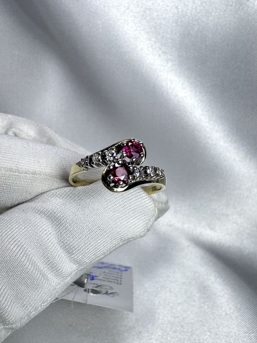 Золота каблучка з діамантами та рубінами