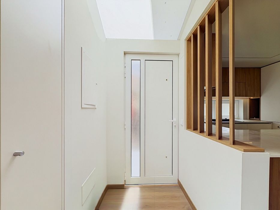 Apartamento t2 com logradouro totalmente renovado no feijo/almada