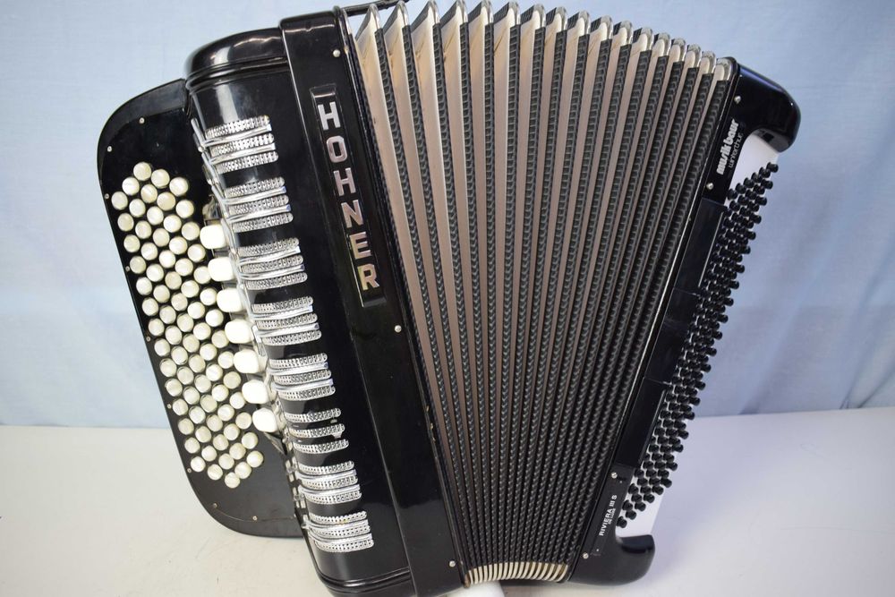 Acordeao Hohner III S. N 217