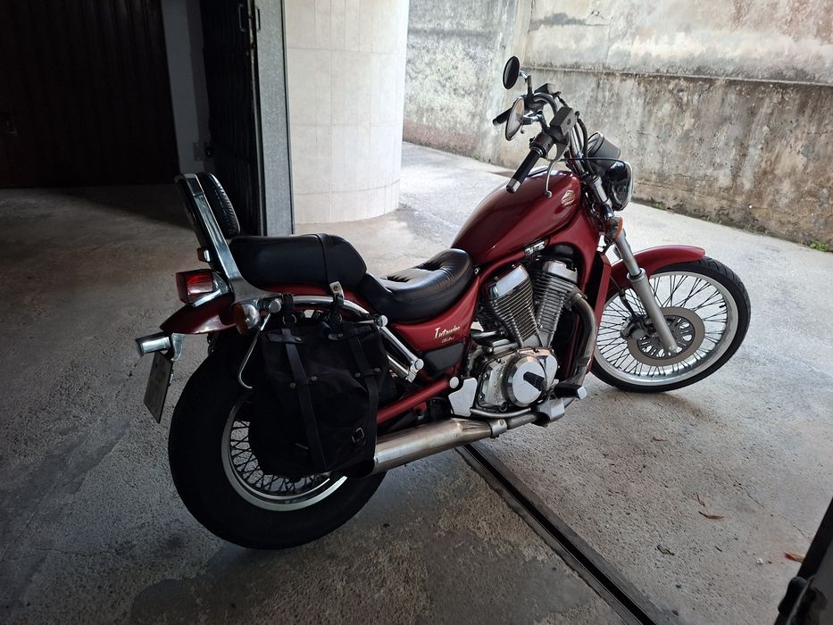 Suzuki Intrunder vs 800