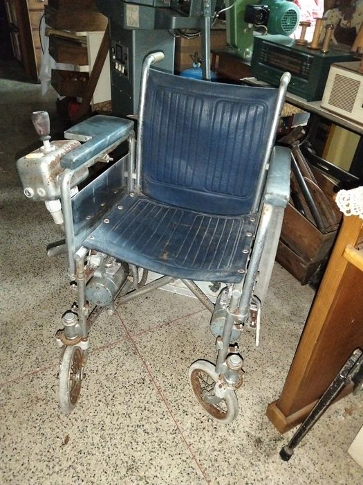 Cadeira de rodas vintage elétrica