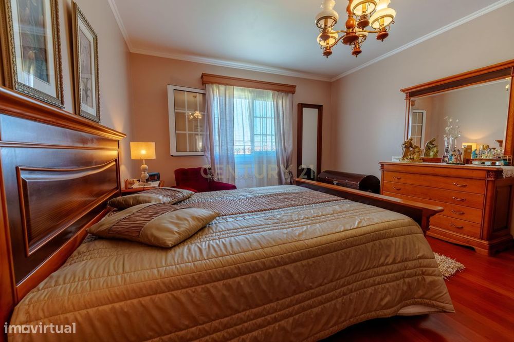 Moradia T4 com 2.971 m² de Terreno e Vista Panorâmica