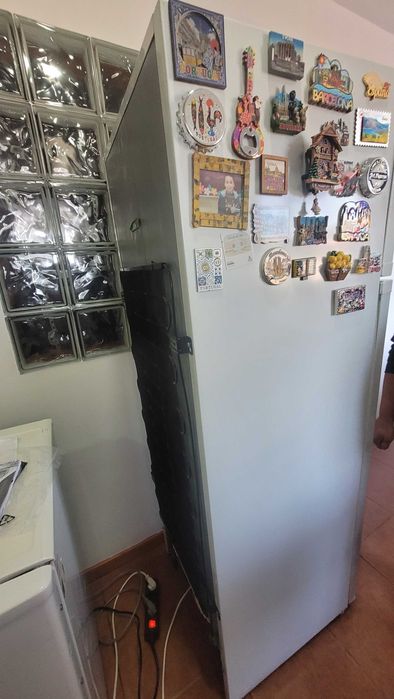 Frigorífico com congelador