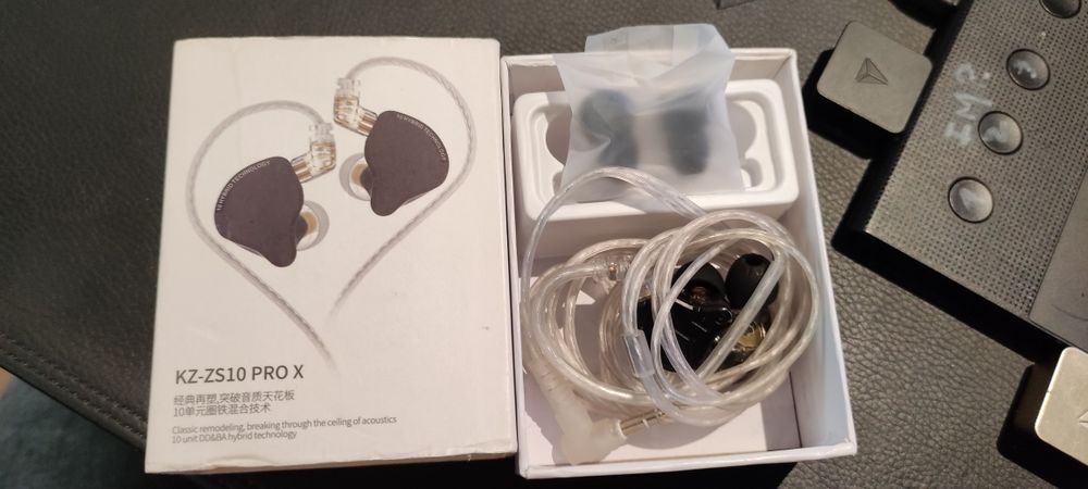 In ears Kz e Fender e PM1 Behringer.