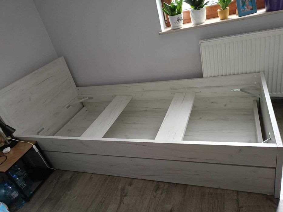 Meble młodzieżowe - łóżko, szafa narożna, biurko, regał z półkami