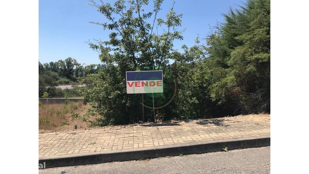 Lote Terreno com 396 m2 em Coimbra