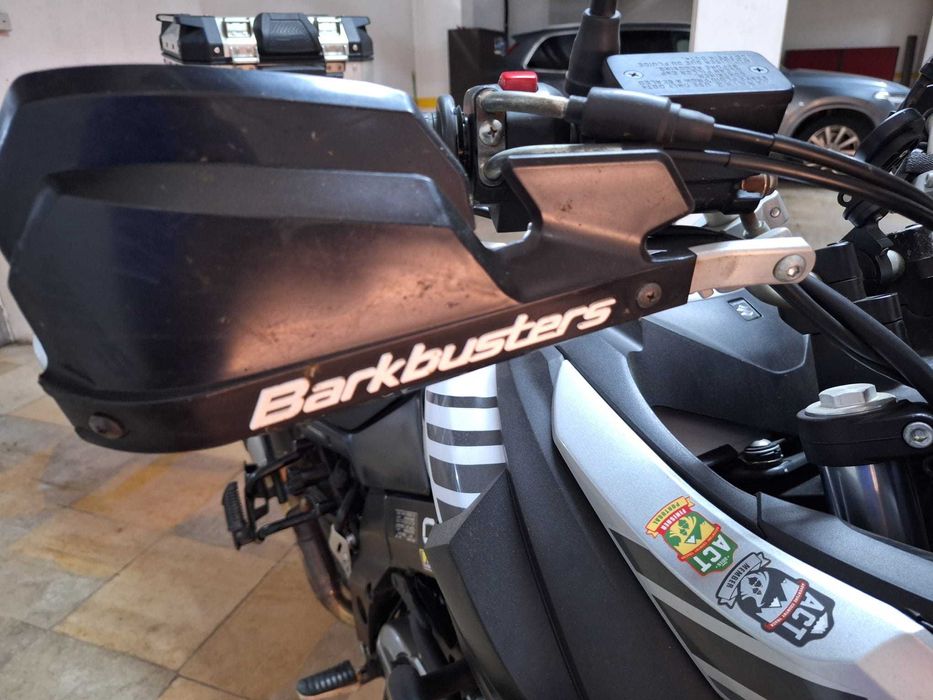 Suzuki VStrom 650XA com muitos extras