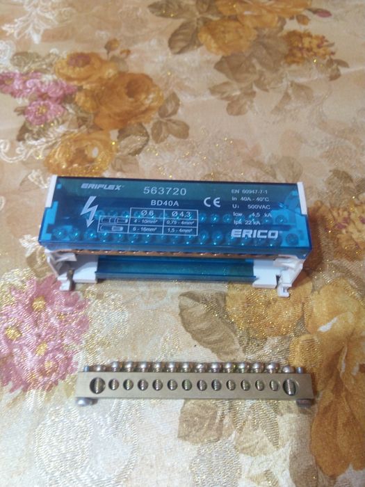 Двухполюсный распределительный блок BD 40A, 34 выходов