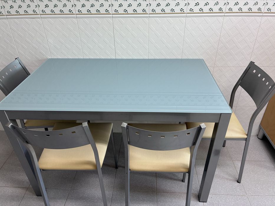 Mesa cozinha com 4 cadeiras