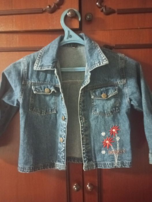 Джинсові дівчачі сарафани та регланчики.