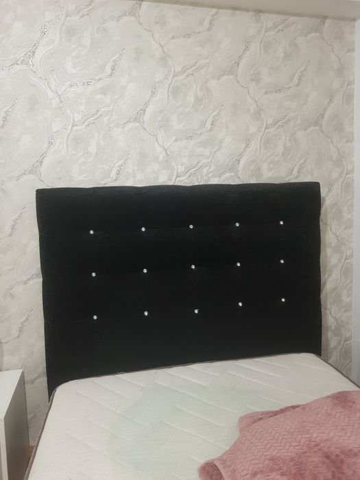 Cama de casal em bom estado