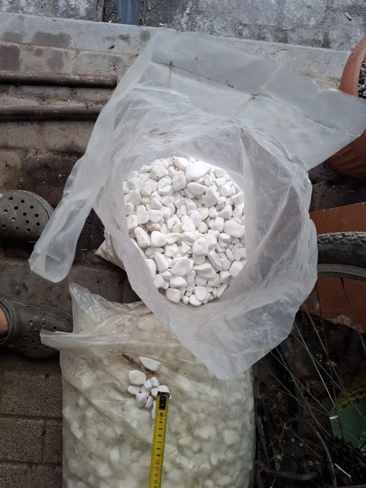 Sprzedam kamień otoczak biały gruby ok5 cm cena za worek 35zl/20 kg