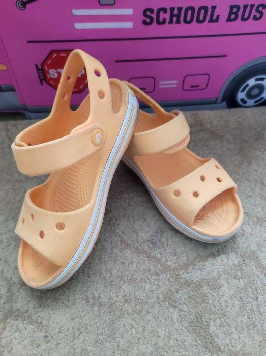 Сандалі  Crocs...