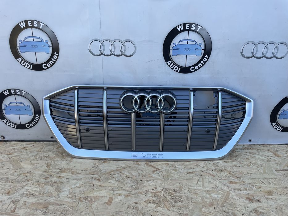 Решітка Радіатора Ауді Е-трон Центральна Решітка Audi E Tron 4ke