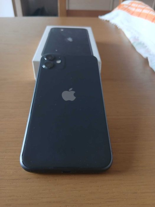 iphone 11 64gb com carregador e capas