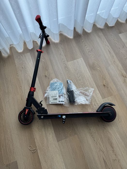RCB Kids Electric Scooter/250W Model: R15 em excelente estado