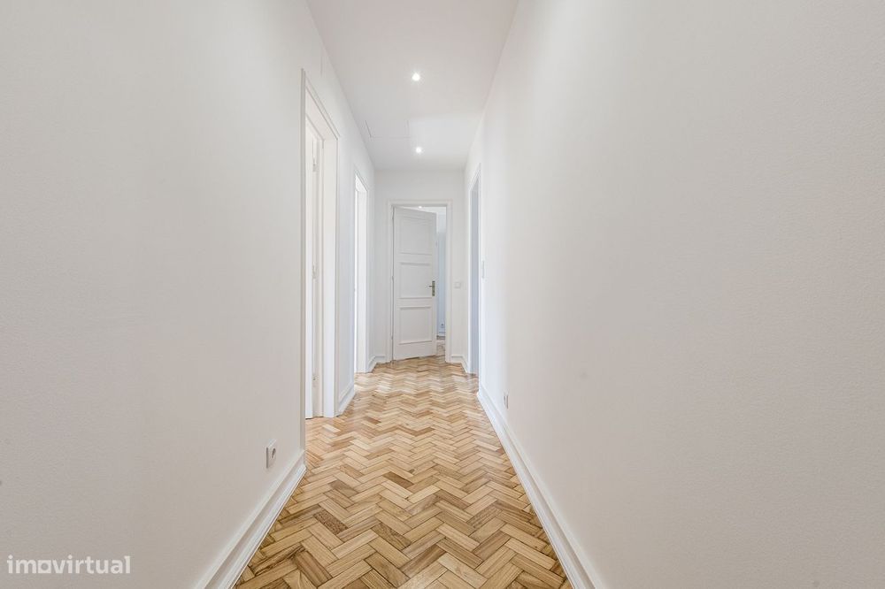 Espetacular apartamento T5 totalmente renovado, na Avenida João XXI