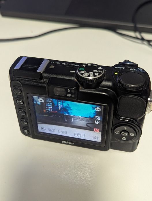 Nikon Coolpix p5100 працює але на запчастини