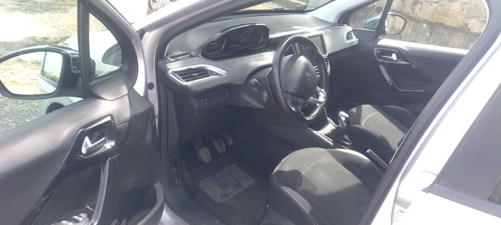 Peugeot 208 stily 1.6 bluehdi