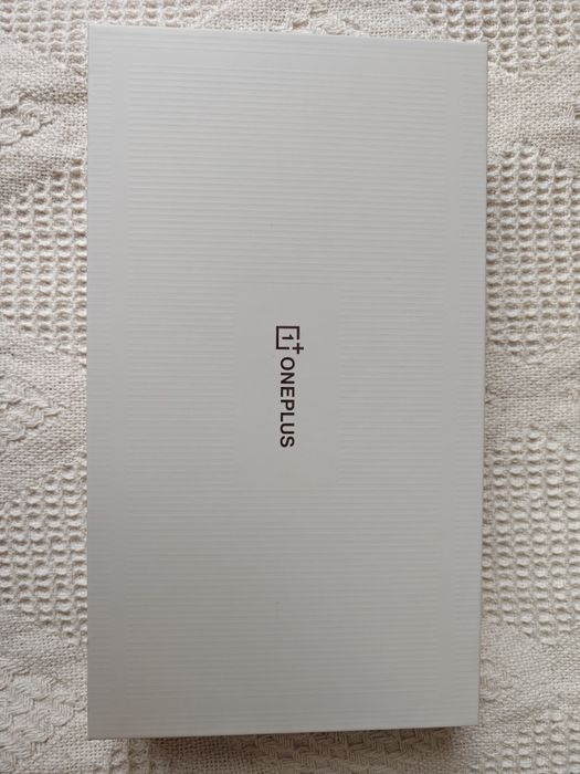 Torba na ramię OnePlus Everyday Sling Bag z wbudowanym kablem USB-C