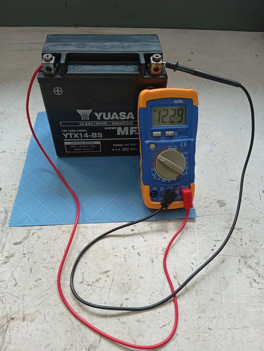 Bateria moto/mota 12V 12Ah 200A como nova