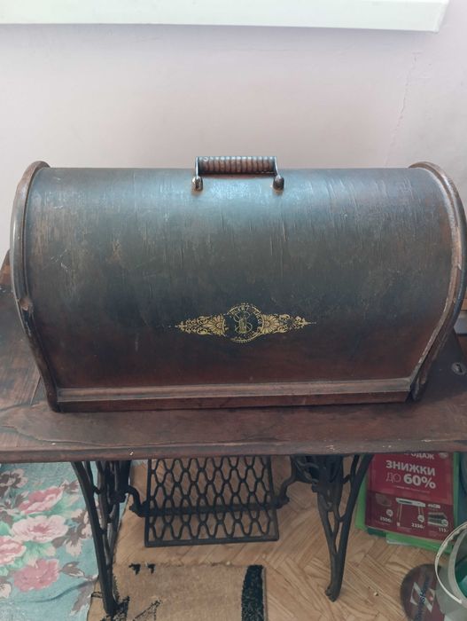 Продам швейну машину Singer