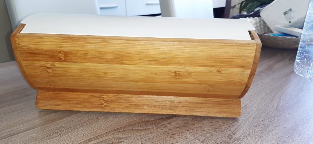 Vendo cesta de pão.