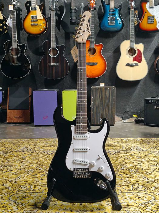 Zestaw Gitara Elektryczna Aria STG-003 BK + Carlsbro Kickstart 10B