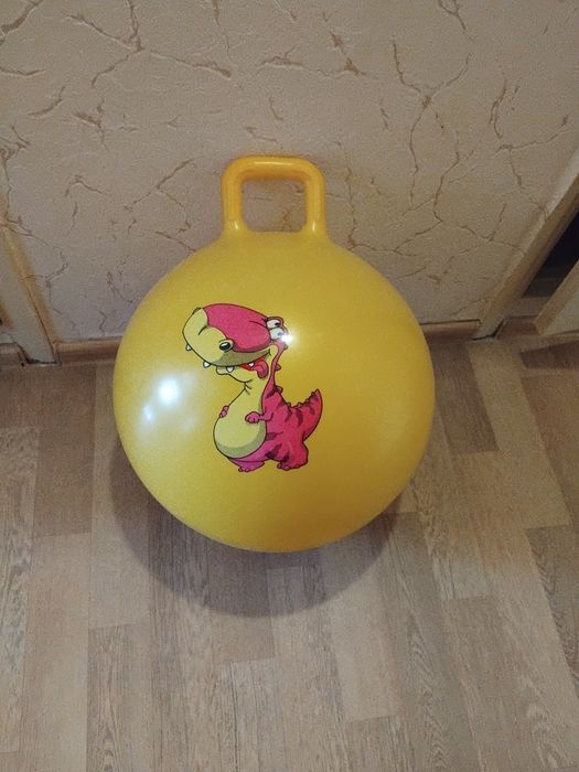 Продам мяч попрыгун.