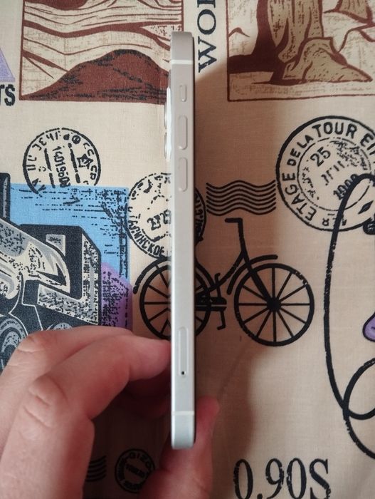 iPhone 12  на 64 ГБ, АКБ 79%, гарний стан