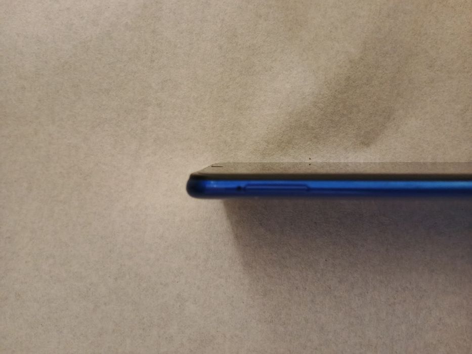 Vivo 1820 / 2GB RAM / Ультратонкий / Красивый синий градиент / Рабочий