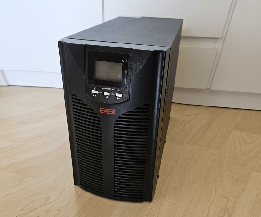Zasilacz awaryjny UPS EAST UPS2000 2000VA / 1800W ONLINE – nowe akumulatory