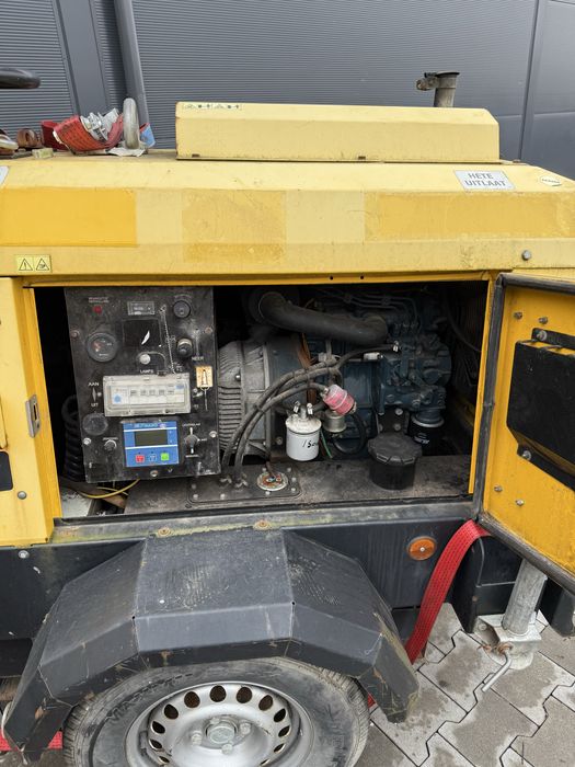 Maszt oswietleniowy 8m z aregat pradotworczym i bankiem energ8 mobilny