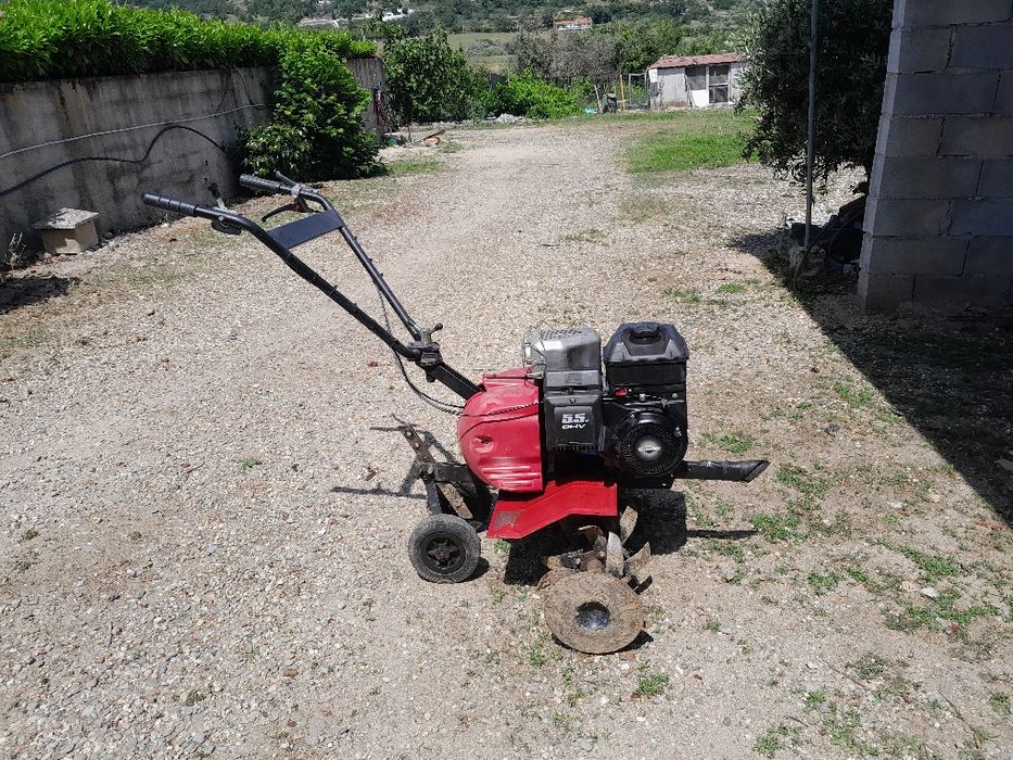 Motoenxada para desocupar,  a trabalhar normalmente.
