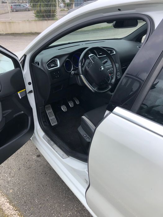 Citroen DS4 1.6Hdi cheio de estilo!