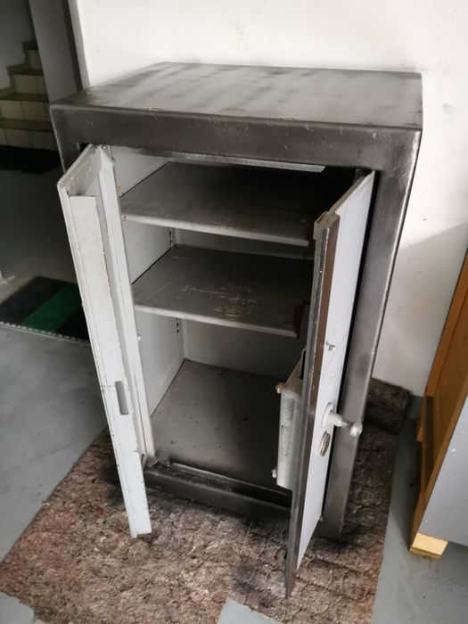 Sprzedam kasę pancerną