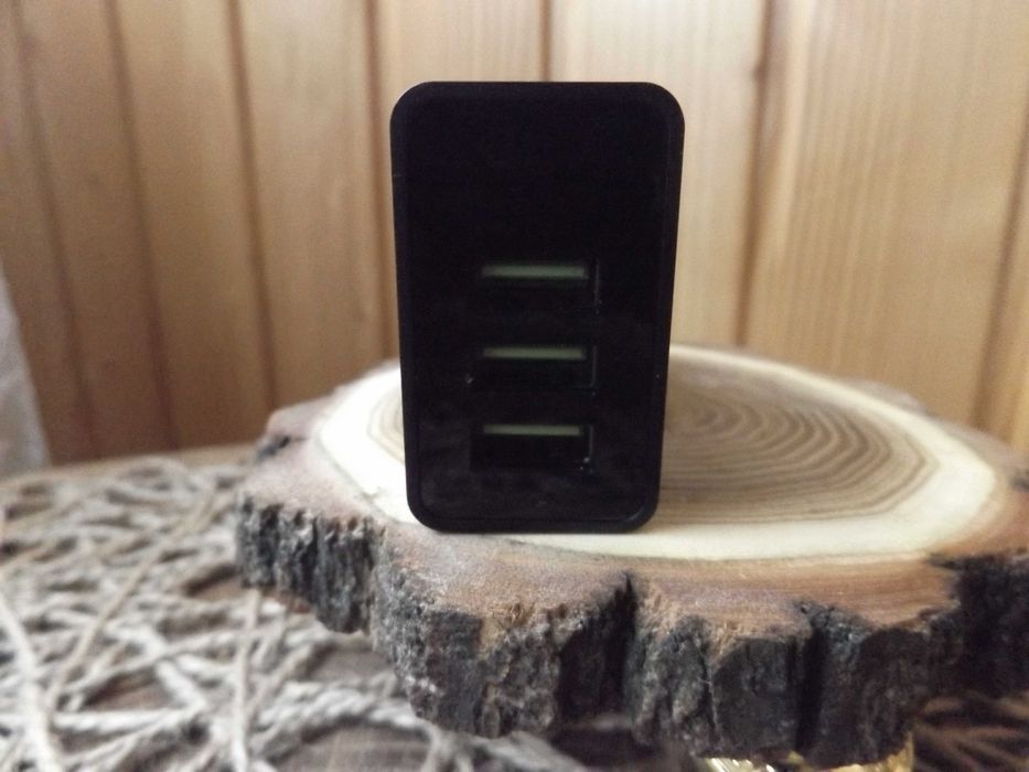 Універсальний зарядний пристрій. Три порти. LED дисплей