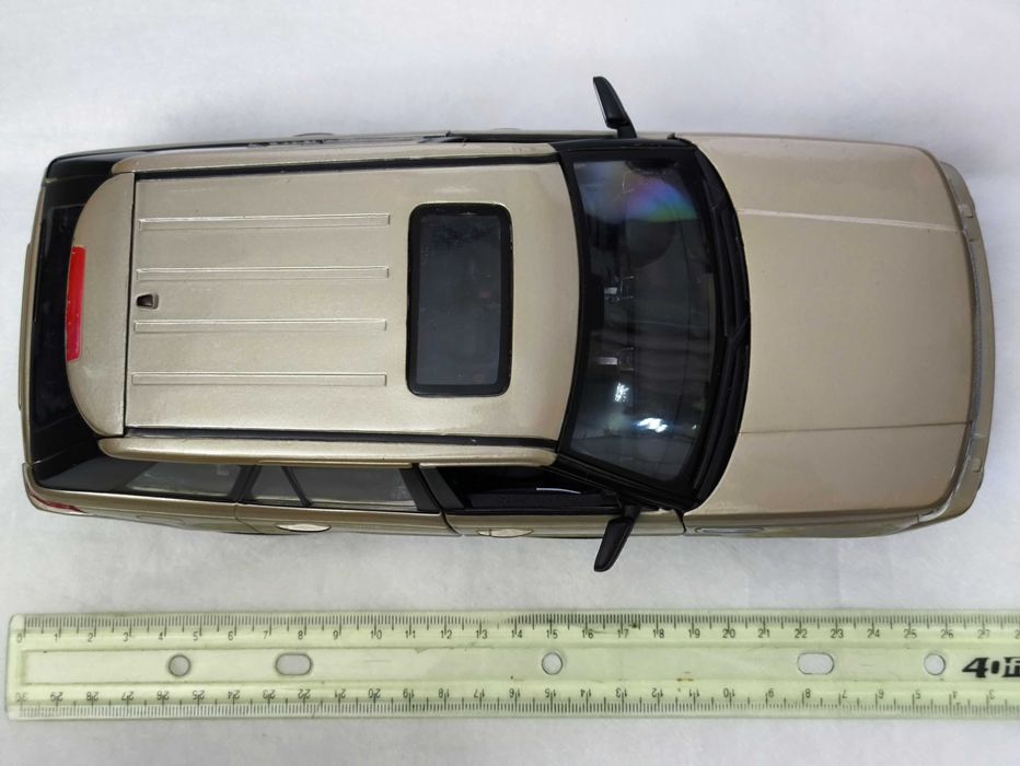 Модель Range Rover Sport 1/18 Bburago
