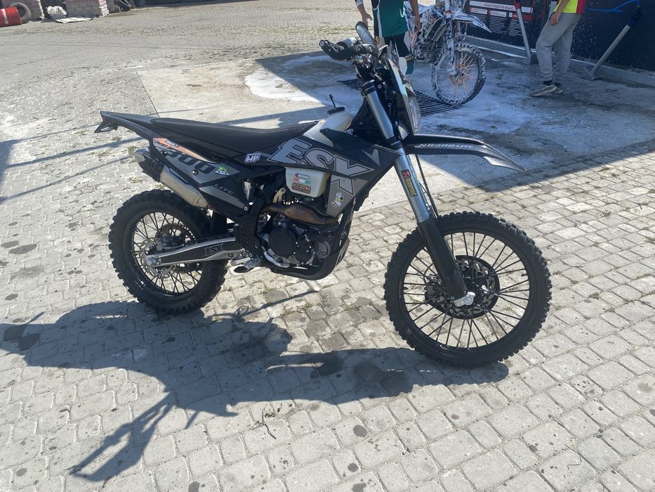 Продам мотик гарний ESX300