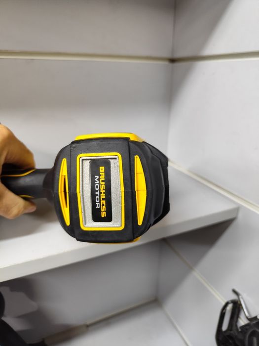 DeWalt DCN 660 акумуляторний безщітковий пістолет по дереву Деволт оригінал