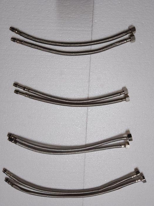 Сантехнические   шланги , смеситель.