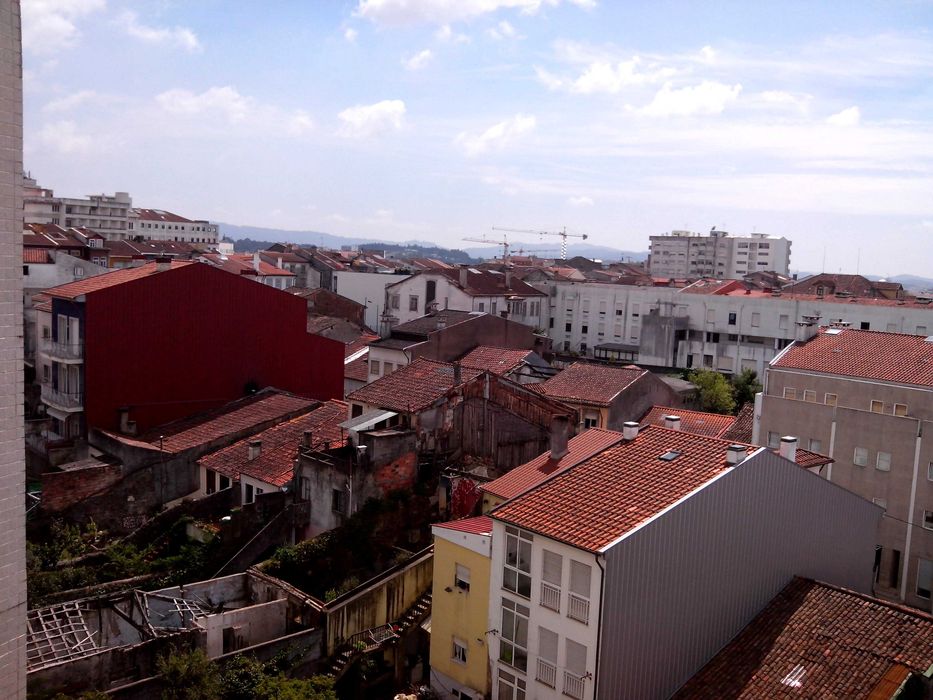 Particular arrenda T2 em São Vicente, Rua Fonte do Mundo
