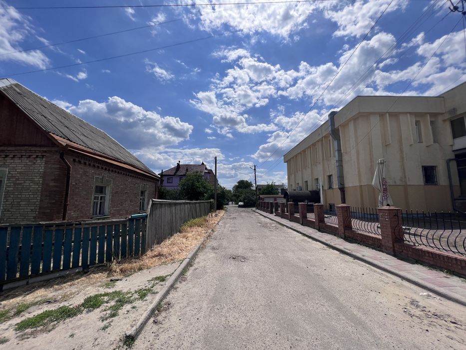 Боярка фасад вул.Молодіжна  продаж ділянки з частиною будинку