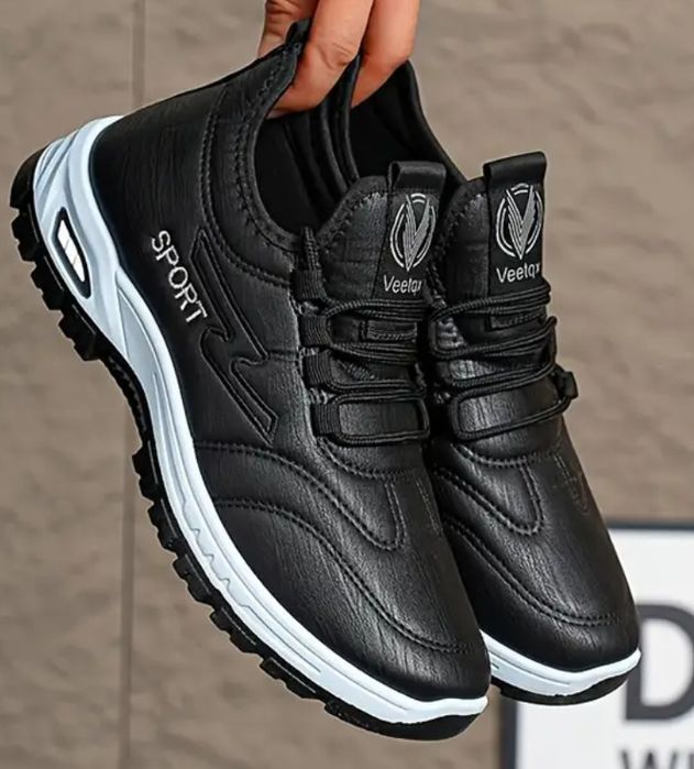 40р./25,8 см Кросівки чоловічі, водонепронекні.