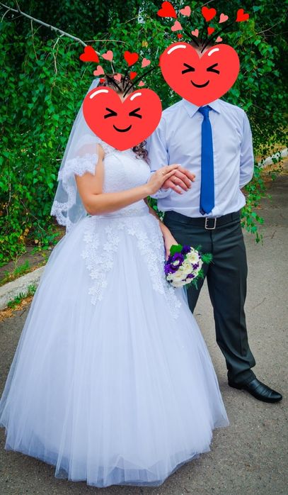 Продам весільну сукню