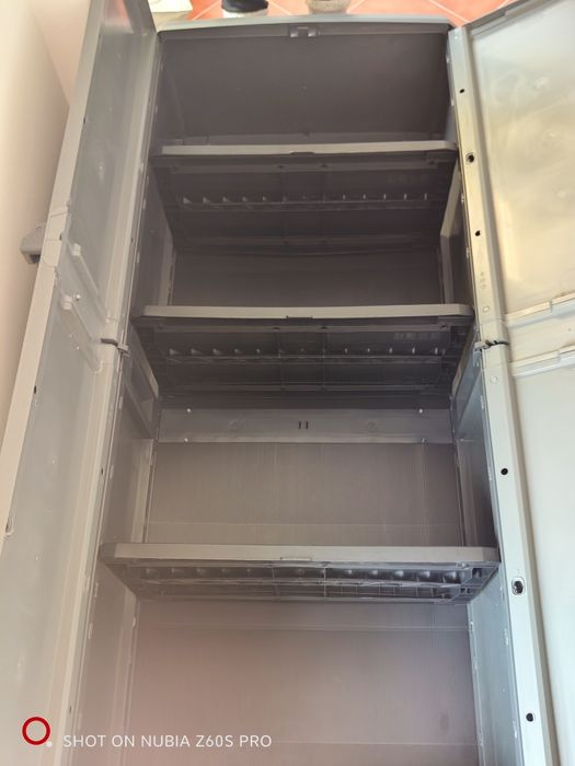 Armário alto PVC interior preto cinza